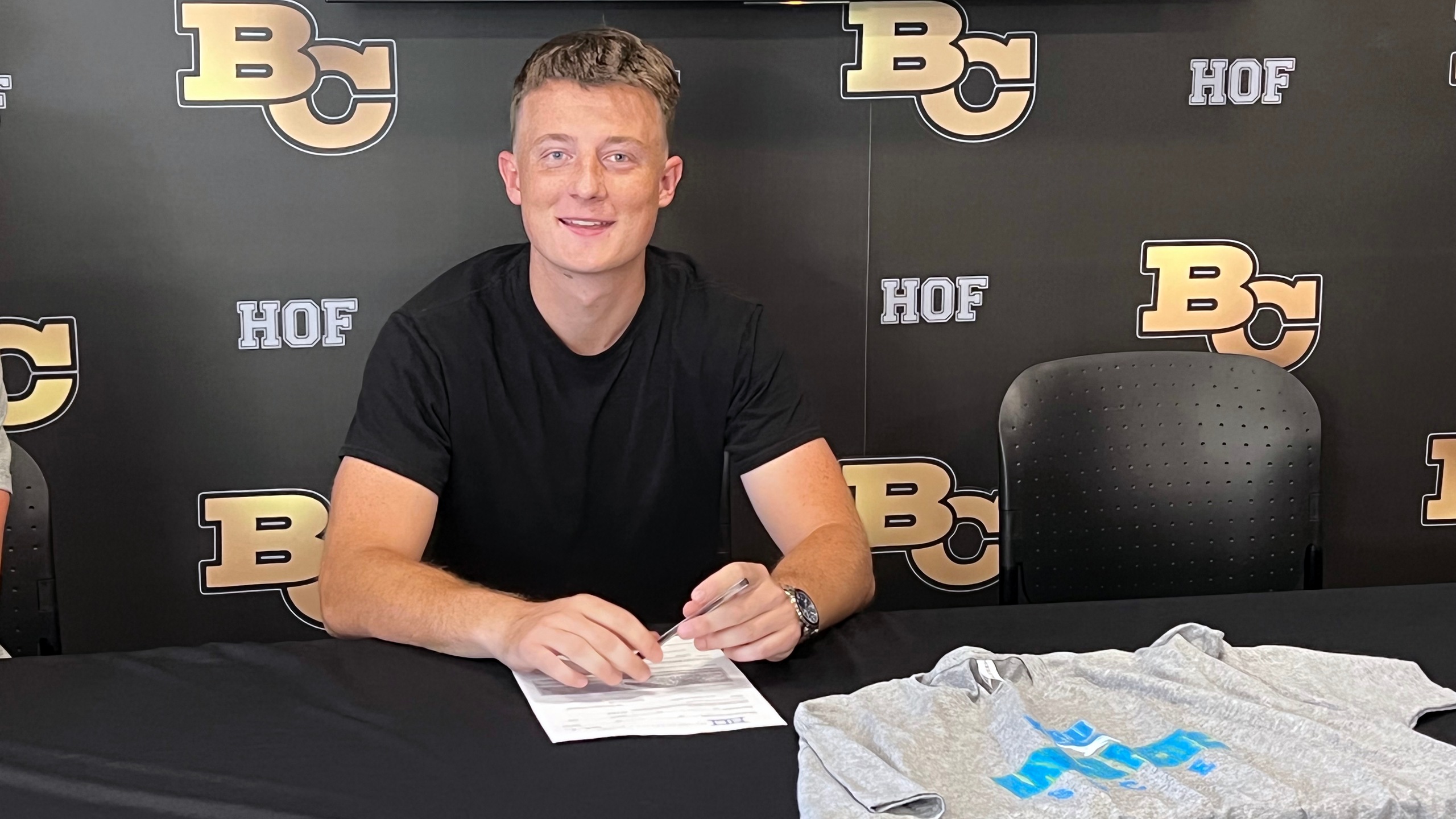 Matthews Signs with Hawaii Pacific