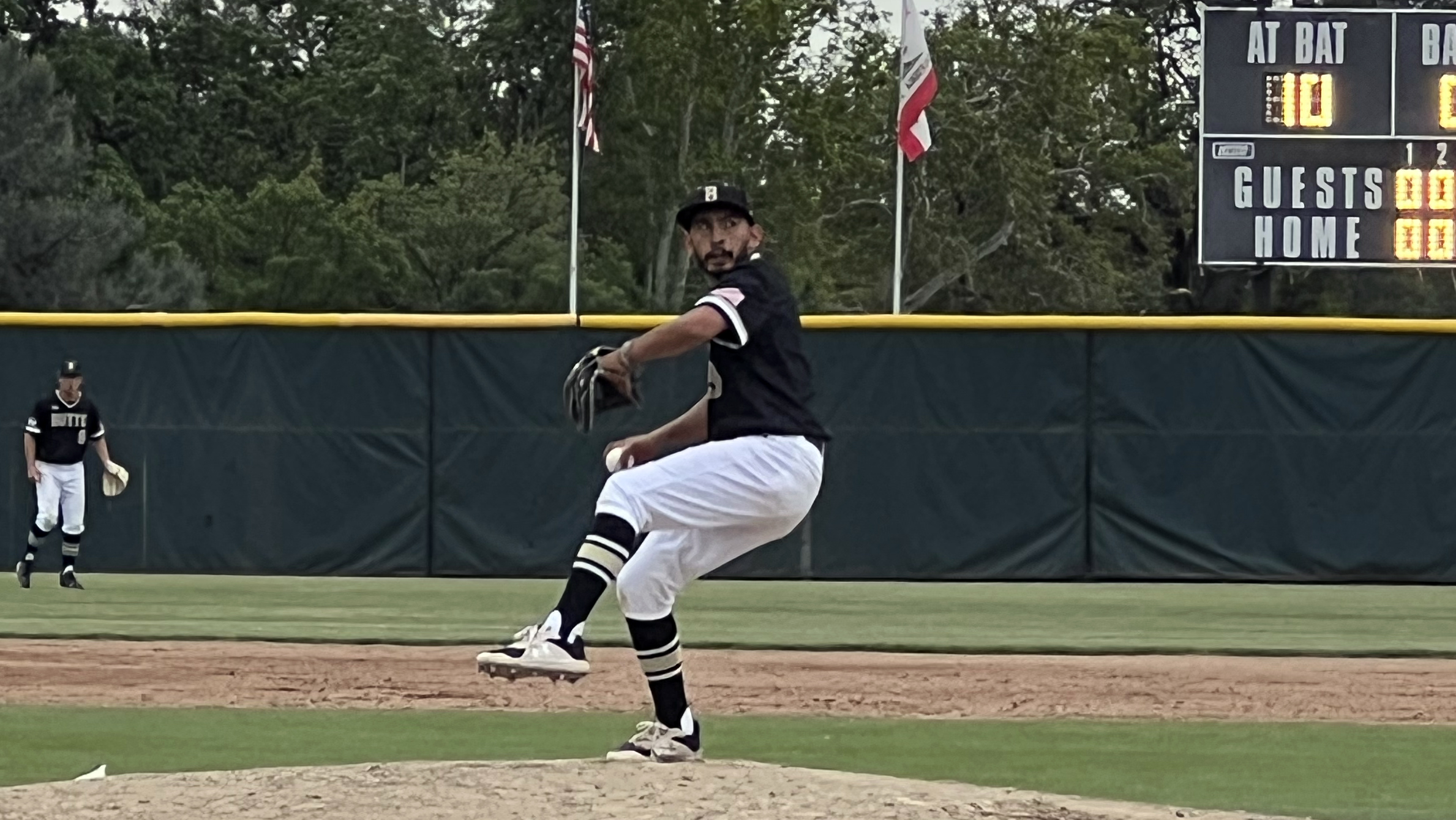 Roadrunners Drop Series Opener to Feather River