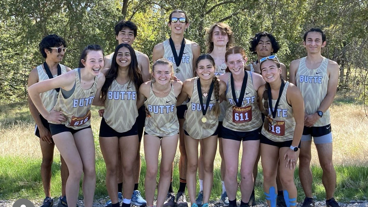 Cross Country Captures Men's Team Title; Places Four Women in the Top 10