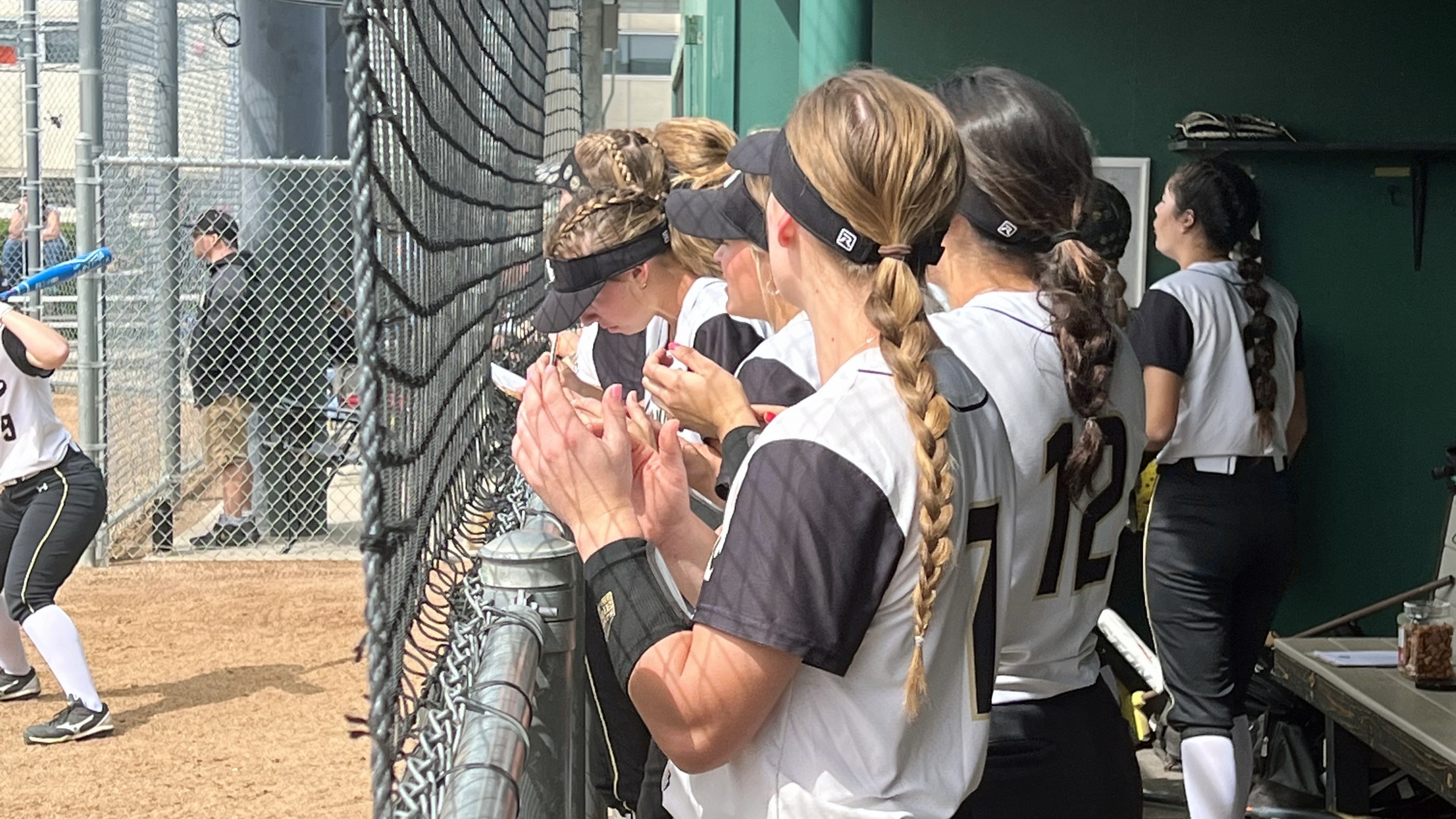 No. 8 Softball Makes It 14 Straight with Sweep of Siskiyous